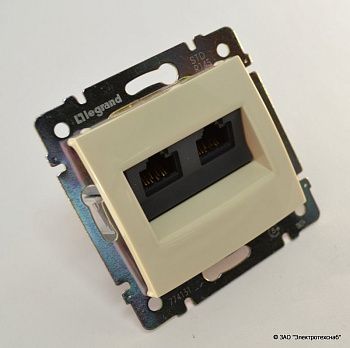 Розетки двойные Legrand Valena RJ11 и RJ45 (слоновая кость)   774180