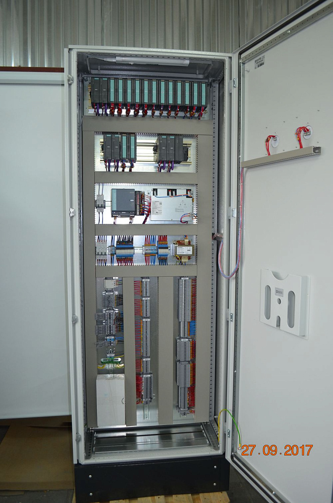 Сборка щитов управления инженерными системами предприятия для АО «Информационные спутниковые системы» им. Академика Решетнева