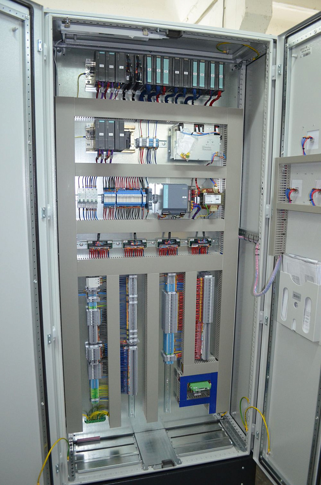 Сборка щитов управления инженерными системами предприятия для АО «Информационные спутниковые системы» им. Академика Решетнева
