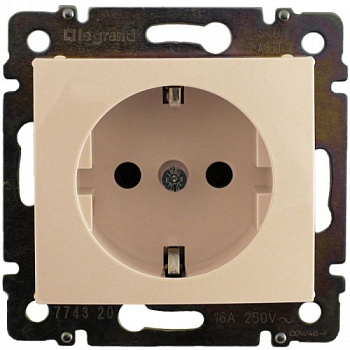Розетка электрическая Legrand Valena с заземлением и шторками (слоновая кость)   774321 Розетка электрическая Legrand Valena с заземлением и шторками (слоновая кость)   774321